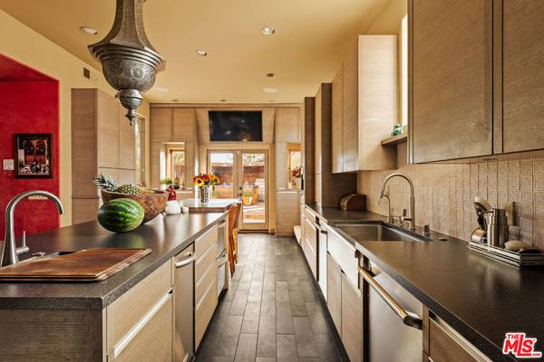 Los Angeles, CA 90046,2774 La Castana DR