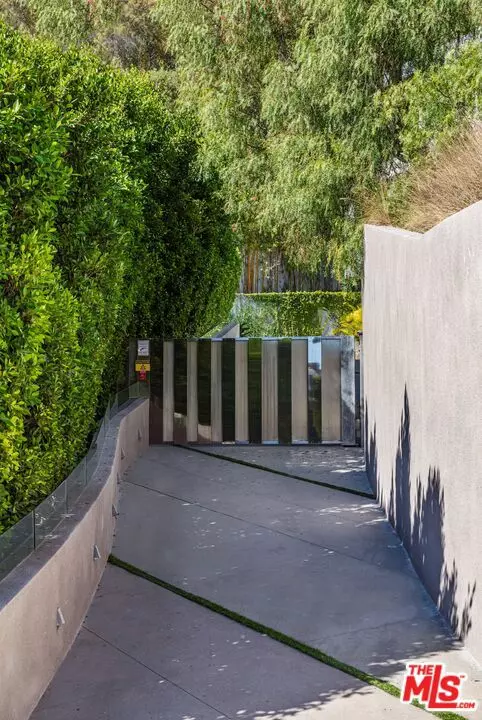 Los Angeles, CA 90069,1895 Rising Glen RD