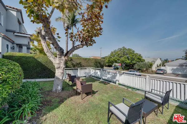 Los Angeles, CA 90045,8305 Colegio DR