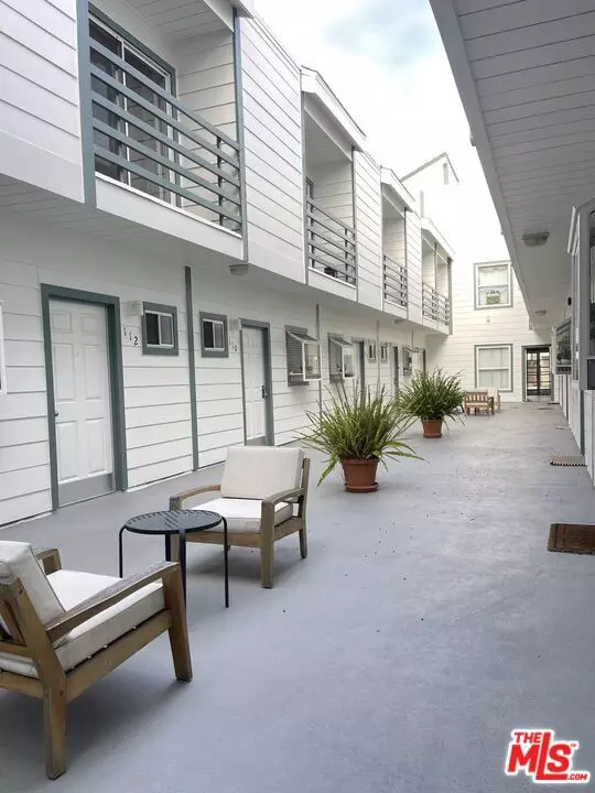 Los Angeles, CA 90049,11738 Mayfield #114