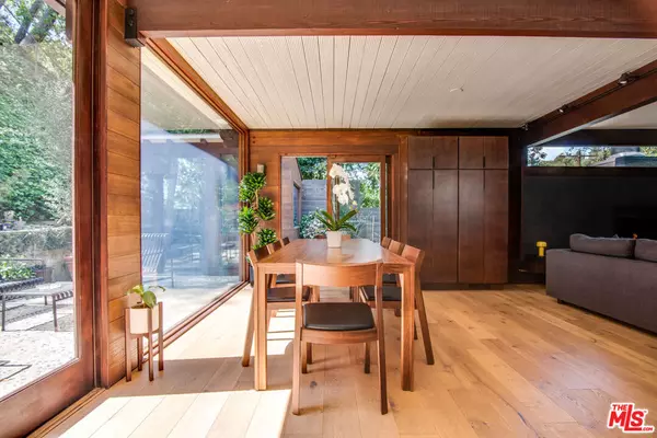 Beverly Hills, CA 90210,9624 Yoakum DR