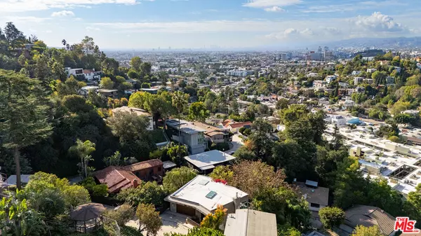 Los Angeles, CA 90039,3255 Fernwood AVE