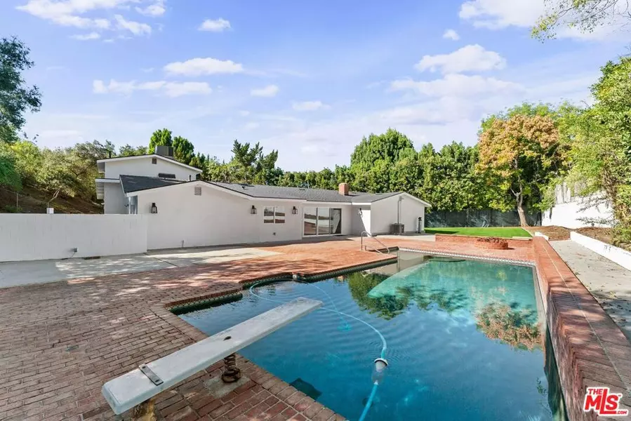 4800 Topeka DR, Tarzana, CA 91356