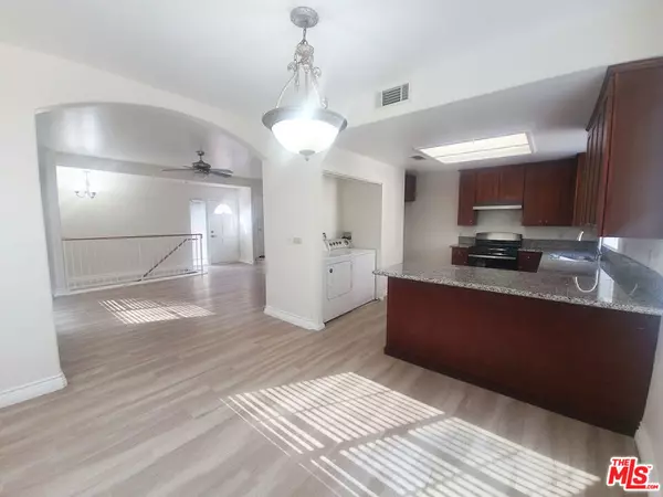 Los Angeles, CA 90004,4838 Elmwood AVE #5