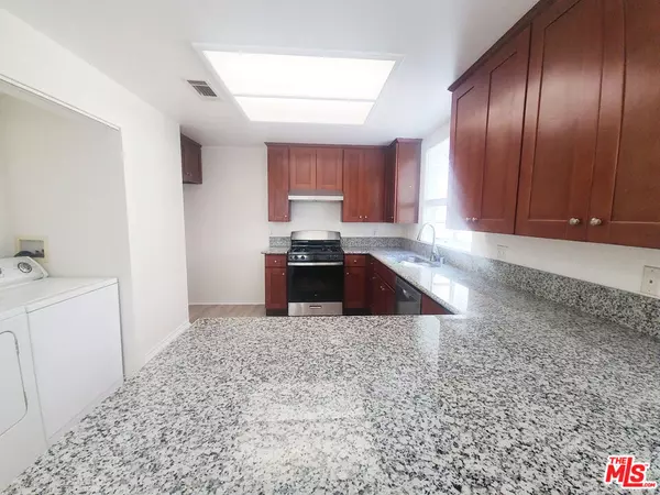 Los Angeles, CA 90004,4838 Elmwood AVE #5