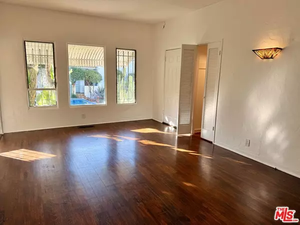 Los Angeles, CA 90068,2166 Beachwood TER