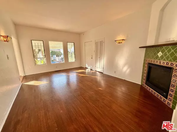 Los Angeles, CA 90068,2166 Beachwood TER