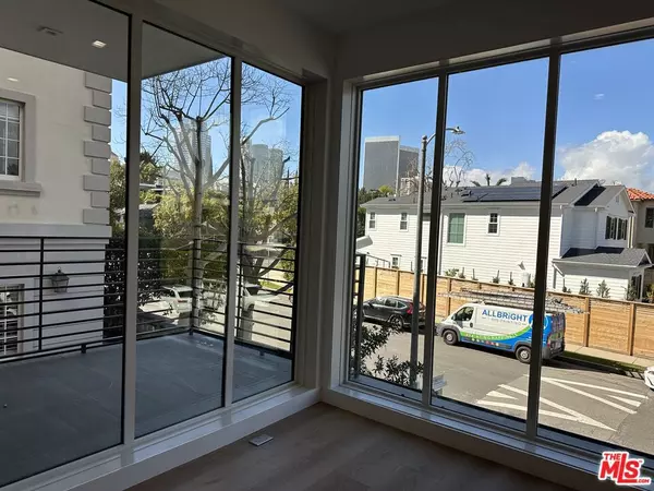 Los Angeles, CA 90035,9842 Vidor Drive #201