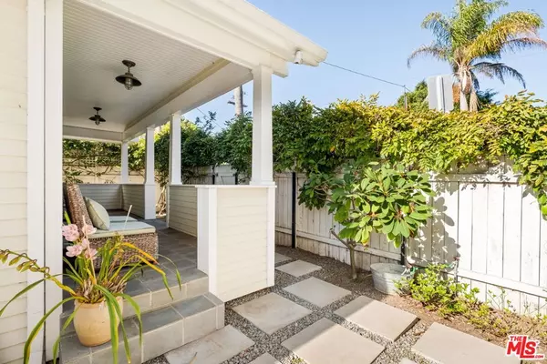 Venice, CA 90291,2621 Grandview AVE