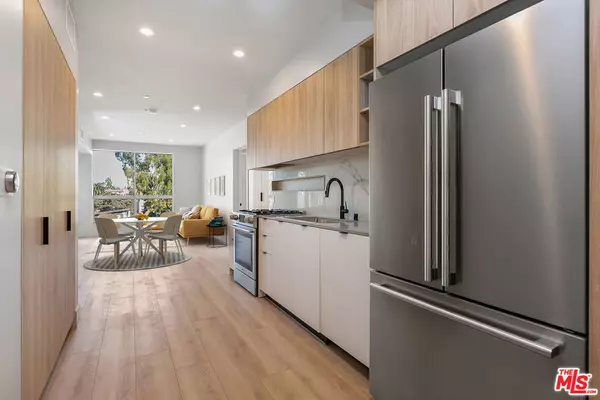 Los Angeles, CA 90025,12431 Rochester AVE #311