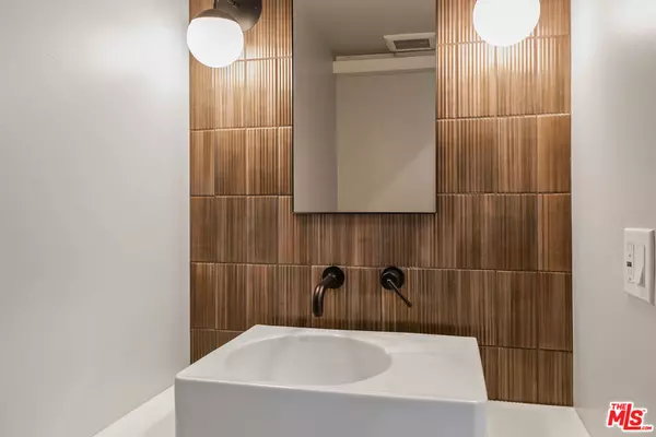 Los Angeles, CA 90025,12431 Rochester AVE #311