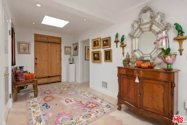 Los Angeles, CA 90049,1115 N Bundy DR