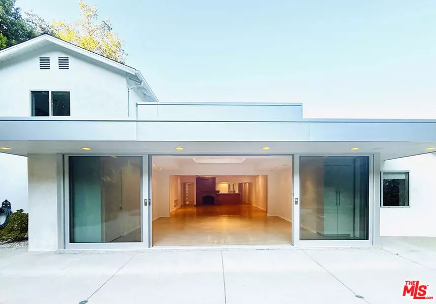 4031 Hollyline AVE, Sherman Oaks, CA 91423