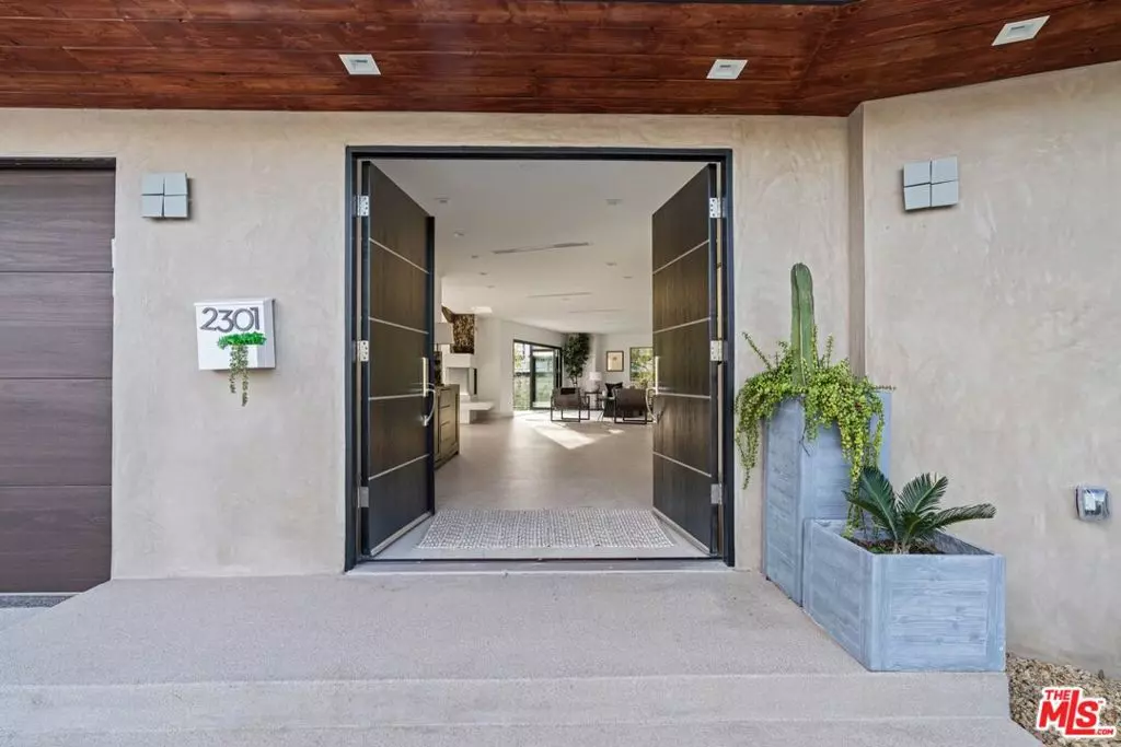 Los Angeles, CA 90077,2301 Donella CIR