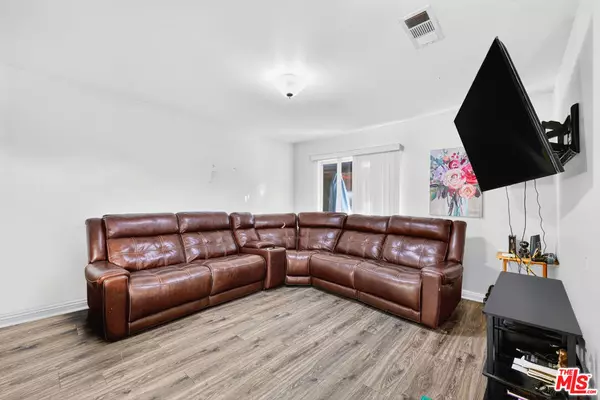 Los Angeles, CA 90001,1503 E Gage AVE