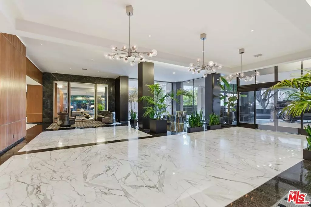 West Hollywood, CA 90069,1100 Alta Loma RD #602