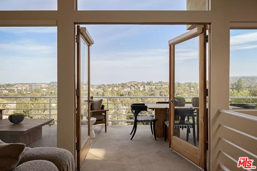 5052 Medina RD, Woodland Hills, CA 91364