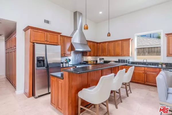 Los Angeles, CA 90066,3718 S Barrington AVE