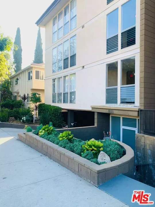 Los Angeles, CA 90027,1833 N NORMANDIE AVE #102