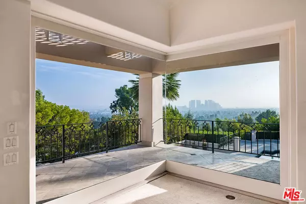 Beverly Hills, CA 90210,1136 Calle Vista DR