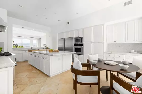 Los Angeles, CA 90077,14435 Mulholland DR