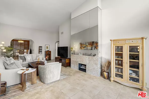 West Hollywood, CA 90069,8455 Fountain AVE #402