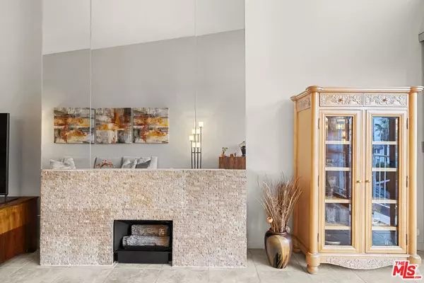 West Hollywood, CA 90069,8455 Fountain AVE #402