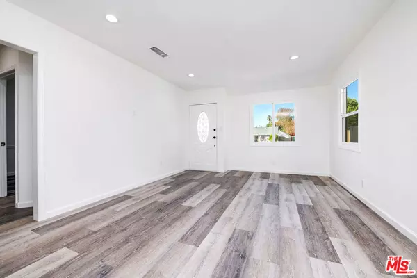 Canoga Park, CA 91303,7422 Milwood AVE