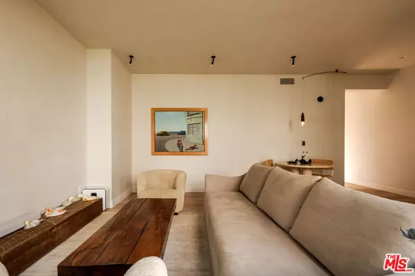 Santa Monica, CA 90403,956 5th ST #C