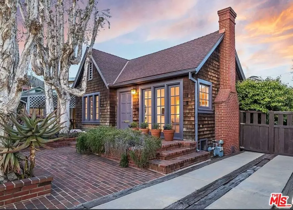 Los Angeles, CA 90046,1608 Courtney AVE