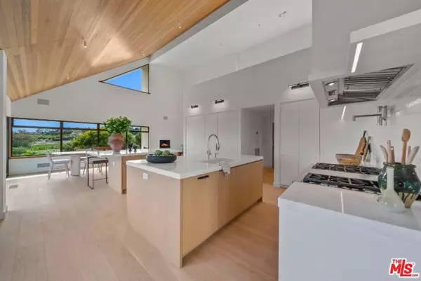 Malibu, CA 90265,27553 Pacific Coast HWY