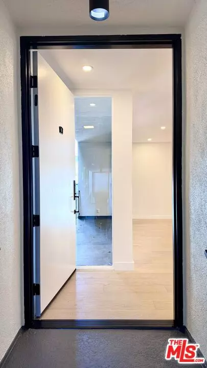 Beverly Hills, CA 90210,414 N Palm DR #6