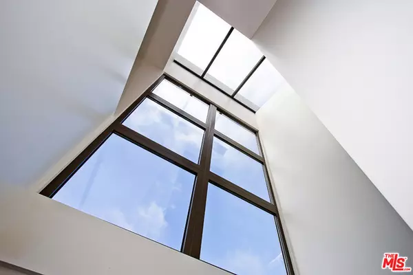 Los Angeles, CA 90025,1849 FOX HILLS DR #UNO