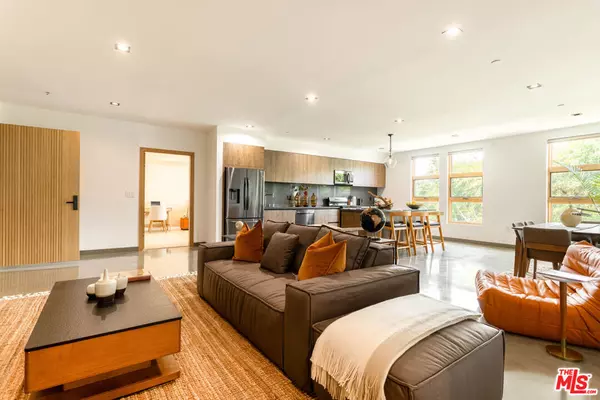 West Hollywood, CA 90048,547 N Sweetzer AVE #103