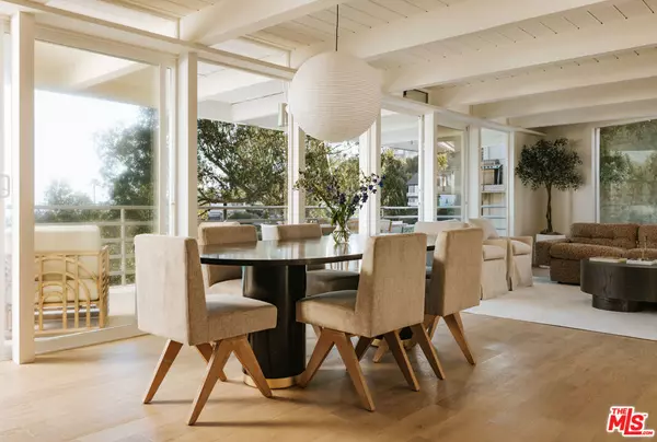 Los Angeles, CA 90069,8448 Franklin AVE