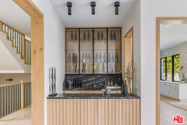 Pacific Palisades, CA 90272,1220 Corsica DR