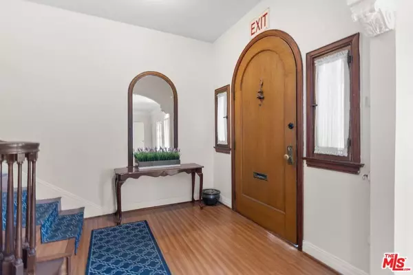 Los Angeles, CA 90005,727 Crenshaw BLVD