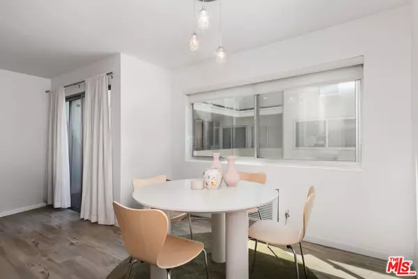 Los Angeles, CA 90036,525 N Sycamore AVE #301