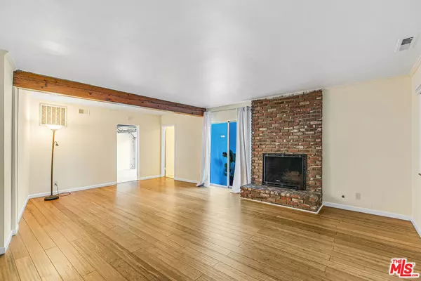 2700 Rinconia DR, Los Angeles, CA 90068