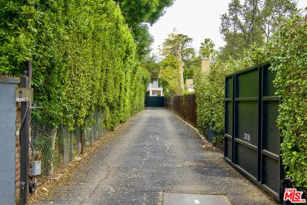 Woodland Hills, CA 91367,23135 Dolorosa ST