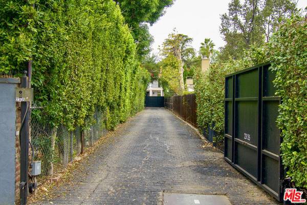 Woodland Hills, CA 91367,23135 Dolorosa ST