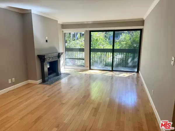 West Hollywood, CA 90069,950 N Kings RD #143