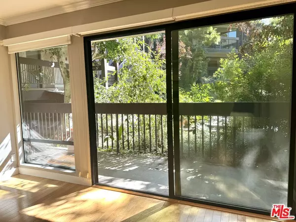 West Hollywood, CA 90069,950 N Kings RD #143