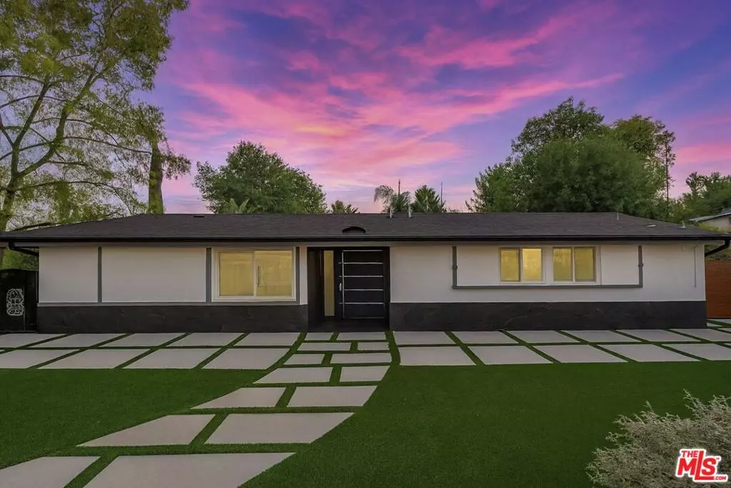 Woodland Hills, CA 91367,20412 Oxnard