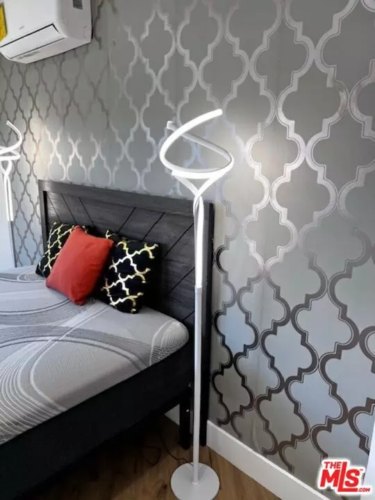 Los Angeles, CA 90038,5631 La Mirada AVE