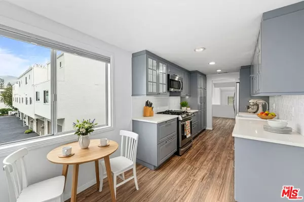 Pacific Palisades, CA 90272,17114 Palisades CIR