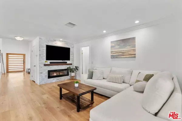 Woodland Hills, CA 91367,23367 Friar ST