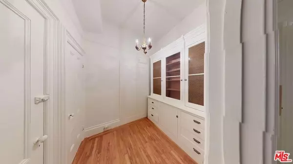 Oakland, CA 94609,487 43rd #1