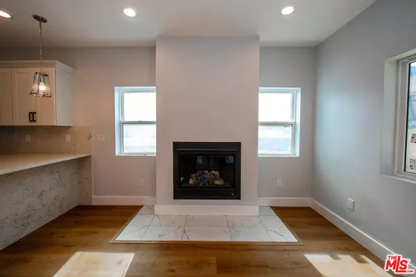 Los Angeles, CA 90016,2210 S Harcourt AVE