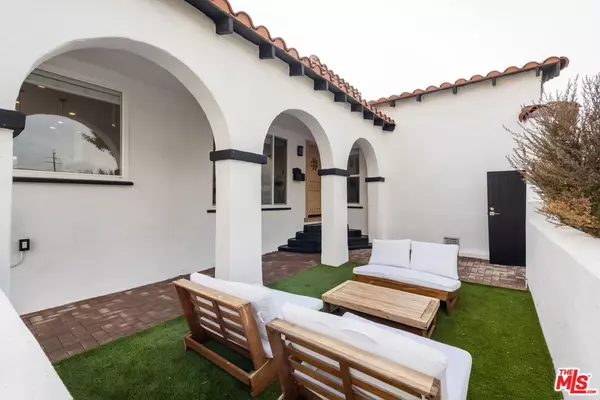 Inglewood, CA 90305,2422 W 77th ST